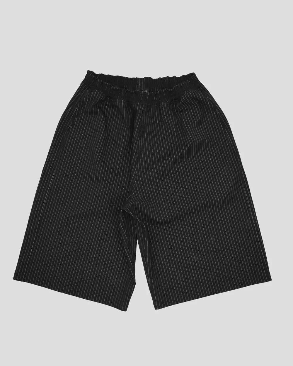 Jorts Oversize Negros con Rayas Blancas